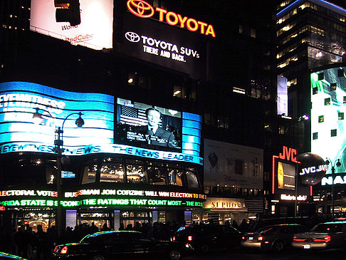 Times Square bei Nacht Fotos