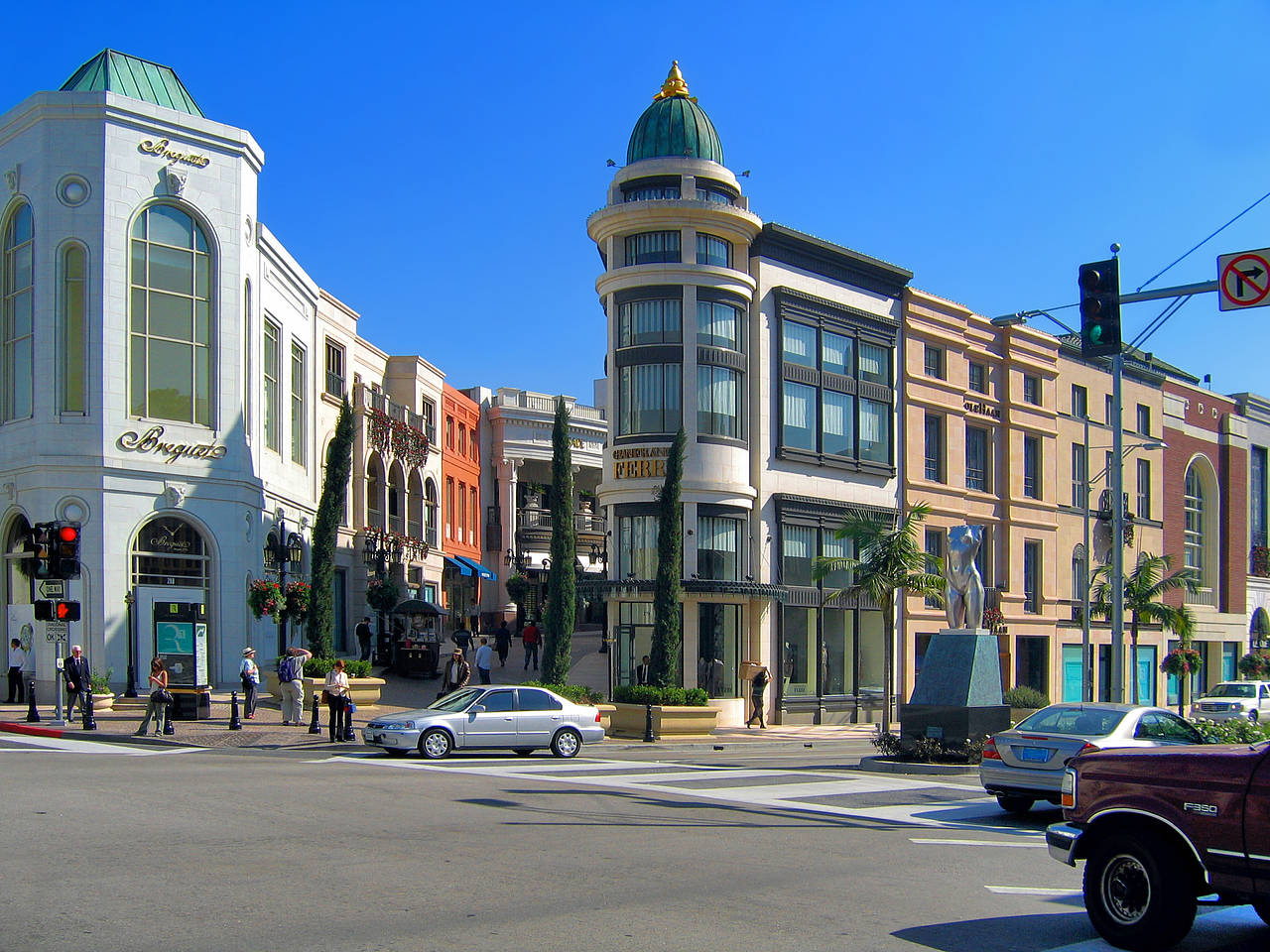  Foto Attraktion  Nobelgeschäfte bestimmen das Bild am Rodeo Drive